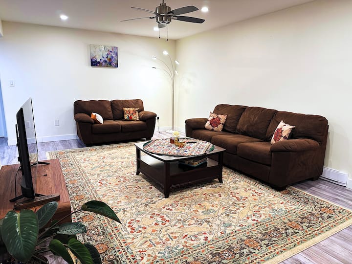 Bright & Cozy 2br Guest Suite · Private Entrance - Abbotsford