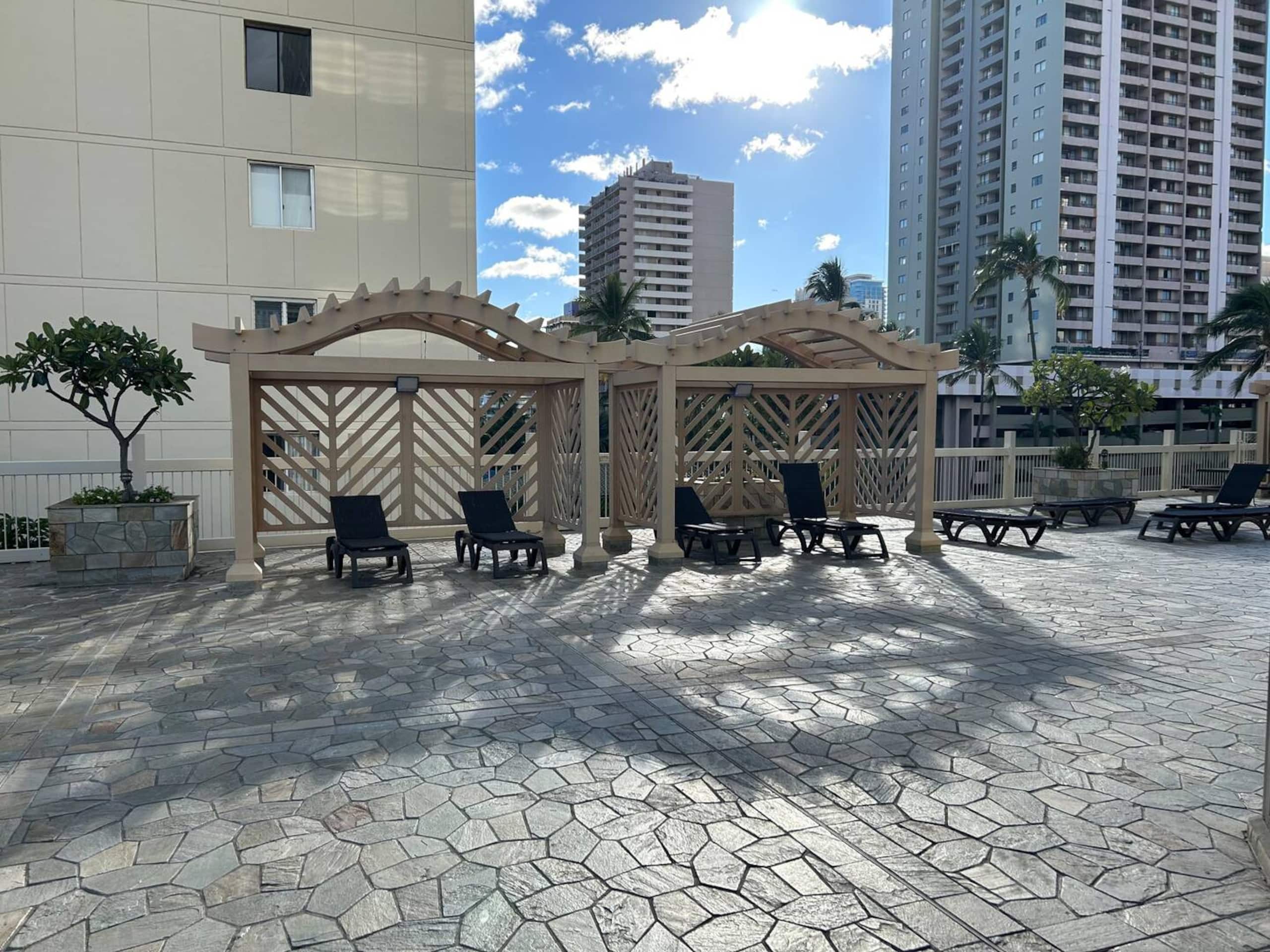 Condo in Honolulu · ★4.84 · 1 bedroom · 5 beds · 1 private bath - Image 36