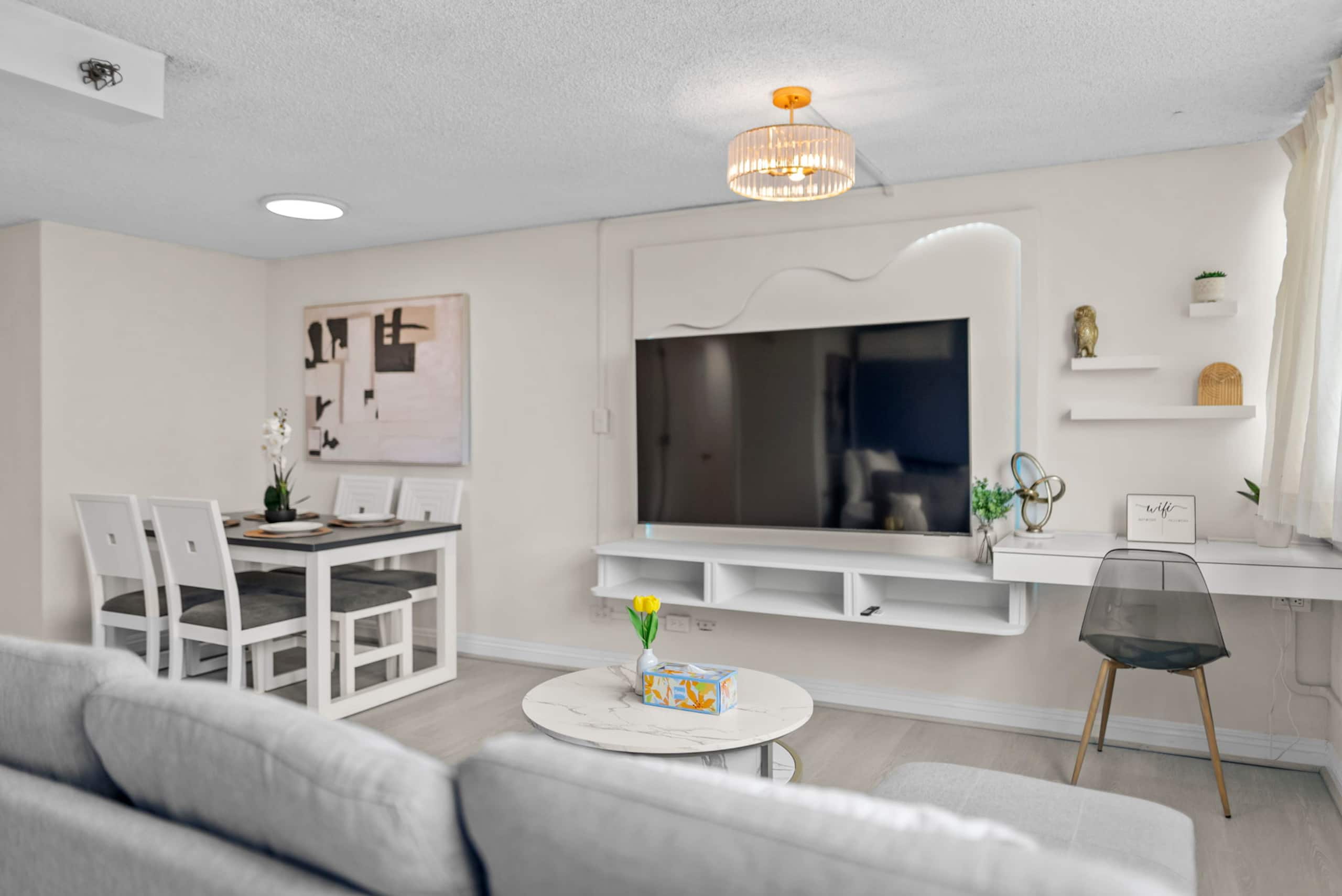 Condo in Honolulu · ★4.84 · 1 bedroom · 5 beds · 1 private bath - Image 3