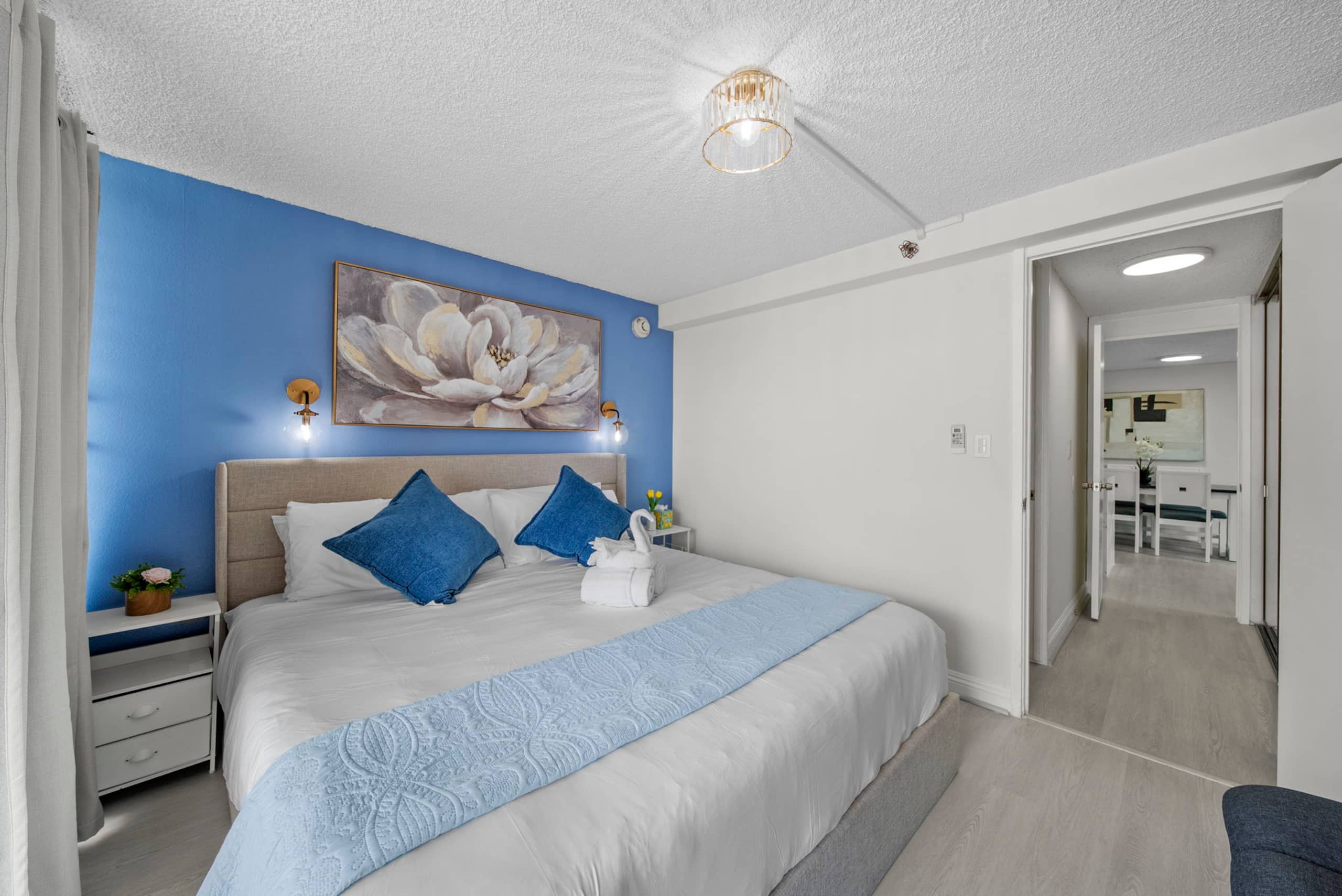 Condo in Honolulu · ★4.84 · 1 bedroom · 5 beds · 1 private bath - Image 2