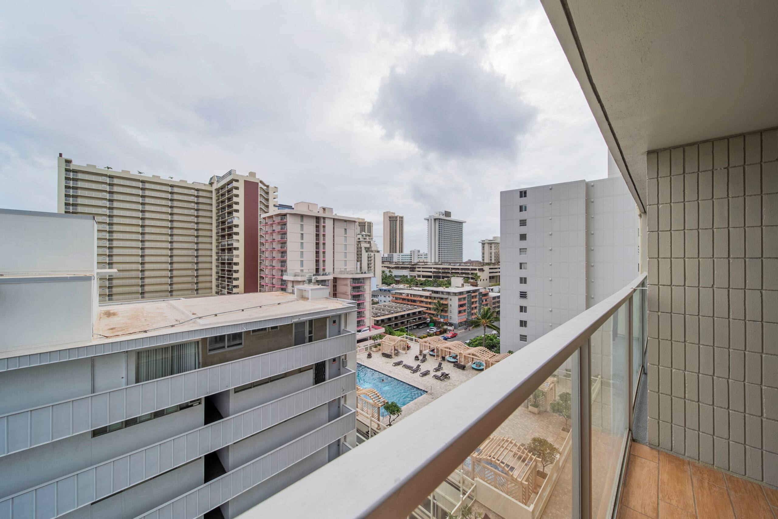 Condo in Honolulu · ★4.84 · 1 bedroom · 5 beds · 1 private bath - Image 22