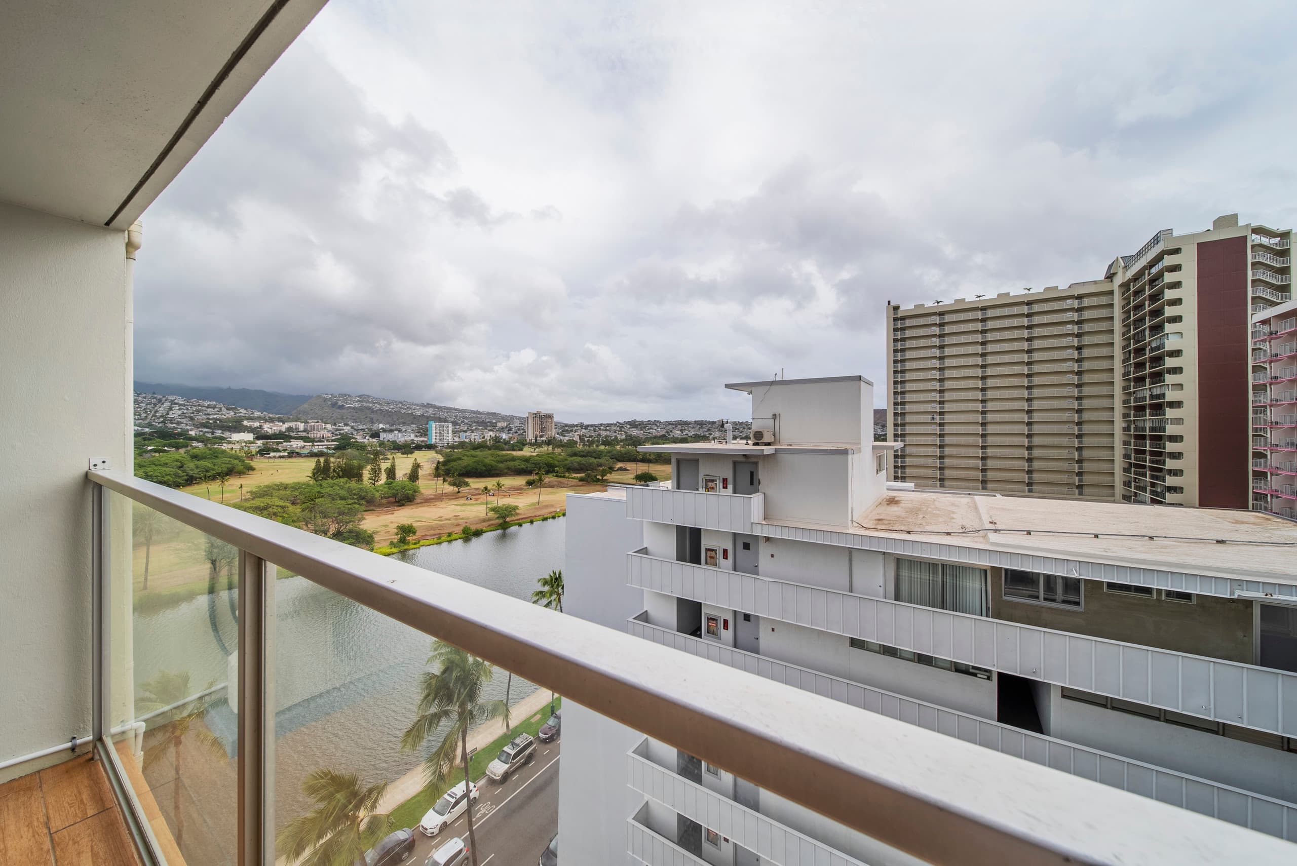 Condo in Honolulu · ★4.84 · 1 bedroom · 5 beds · 1 private bath - Image 23