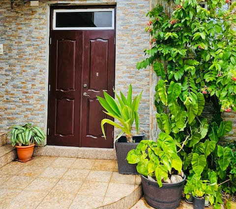 Sleek 1BR Apt | 5 Mins to SGU | Cozy, & Convenient