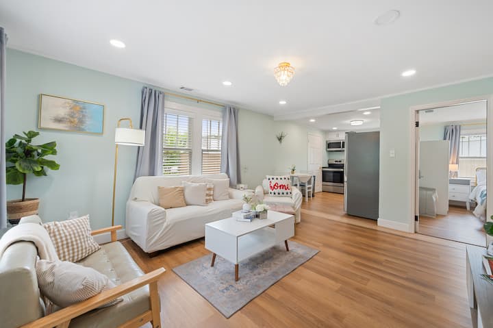 Lovely 1br | 10 Mins To Downtown | Pets Friendly - Savannah, GA