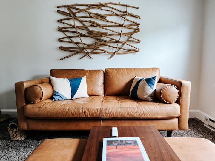The Mellow | Walk Downtown | Luxe King | Parking - Frederick, MD