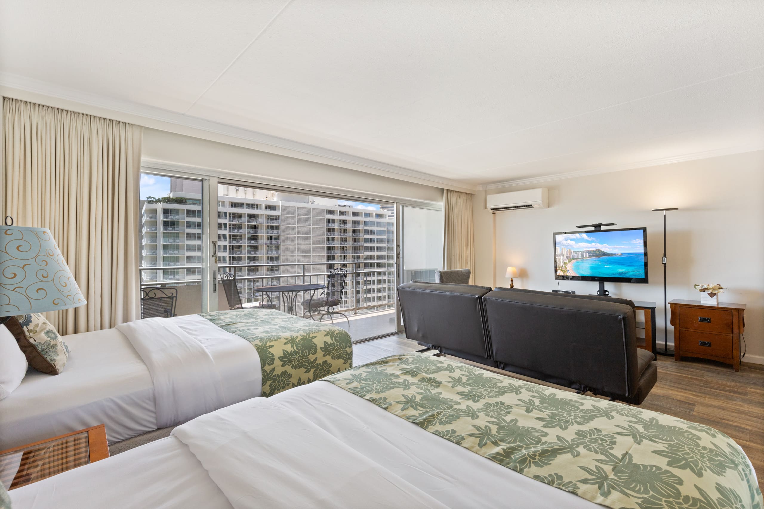 Condo in Honolulu · ★4.8 · Studio · 3 beds · 1 bath - Image 22