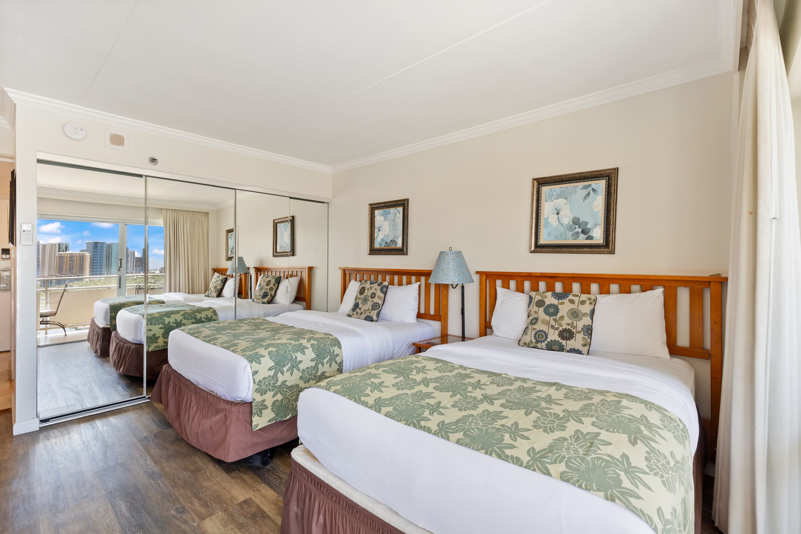 Condo in Honolulu · ★4.8 · Studio · 3 beds · 1 bath - Image 21