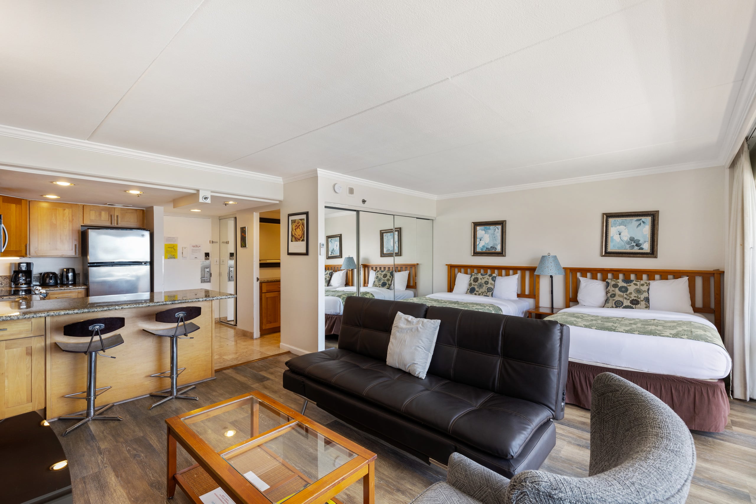 Condo in Honolulu · ★4.8 · Studio · 3 beds · 1 bath - Image 5