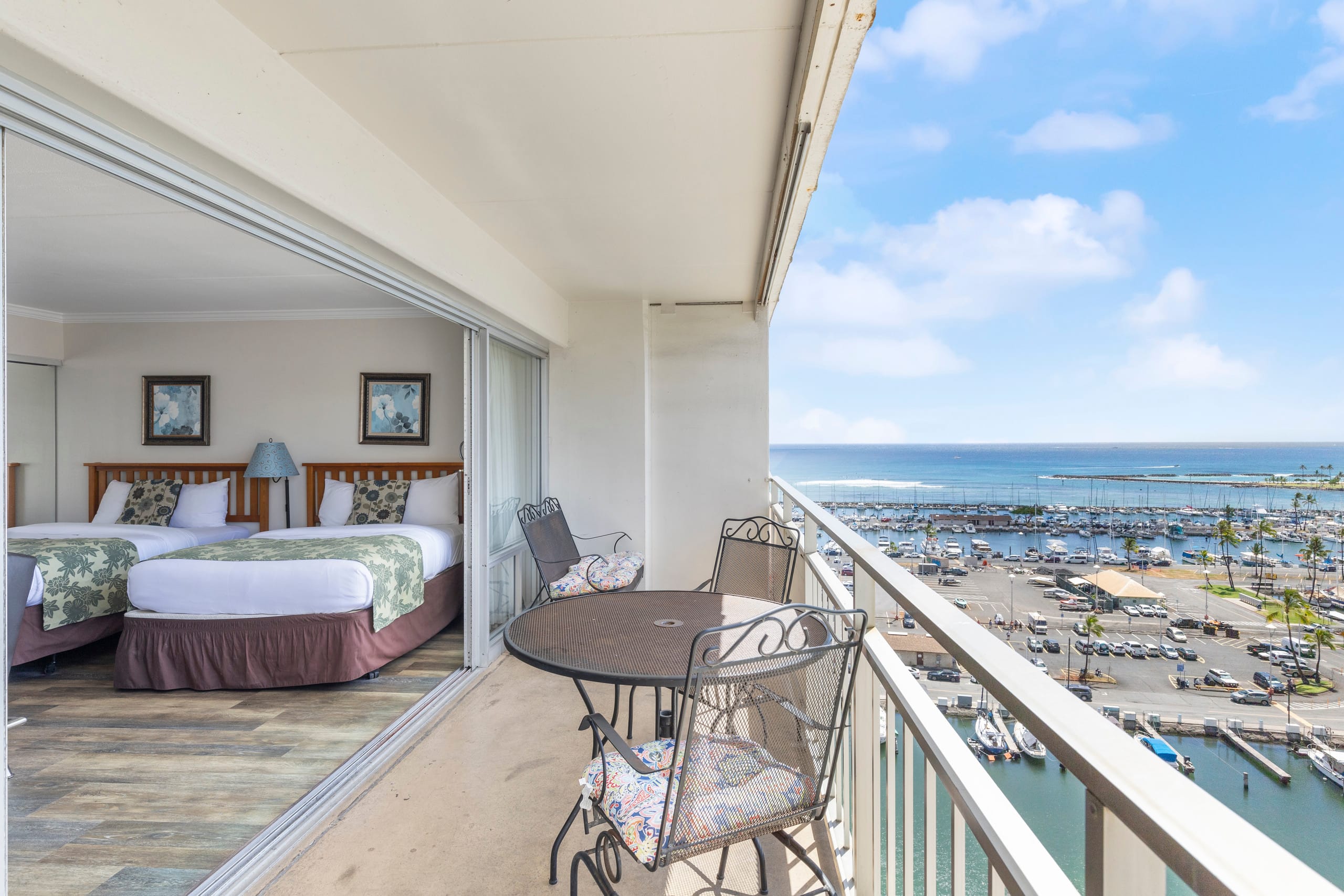 Condo in Honolulu · ★4.8 · Studio · 3 beds · 1 bath - Image 1