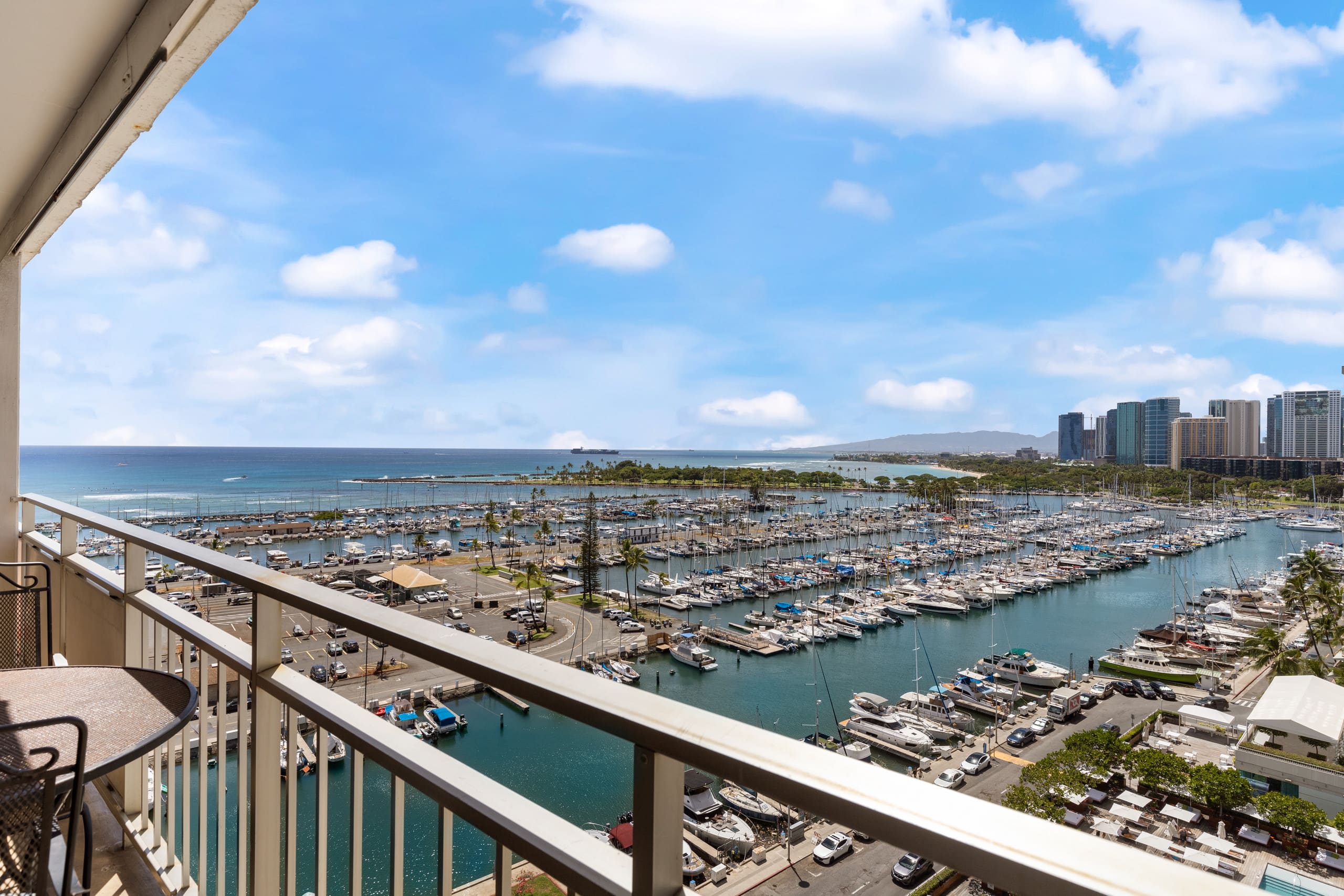 Condo in Honolulu · ★4.8 · Studio · 3 beds · 1 bath - Image 12