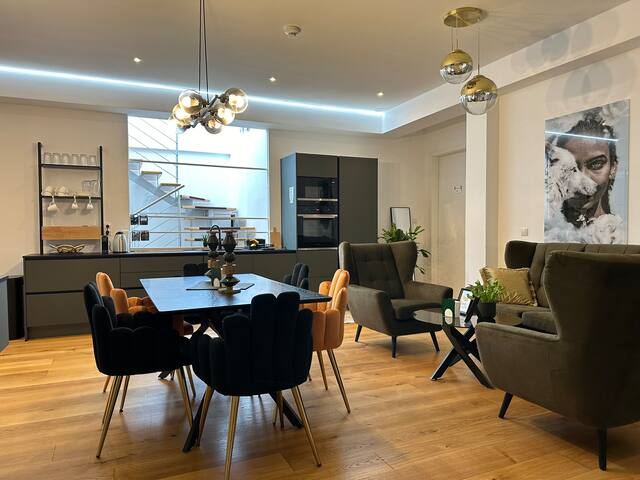 geräumiger Komfort & Design für bis zu 8 Personen gallery image 2