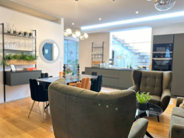 geräumiger Komfort & Design für bis zu 8 Personen gallery image 3