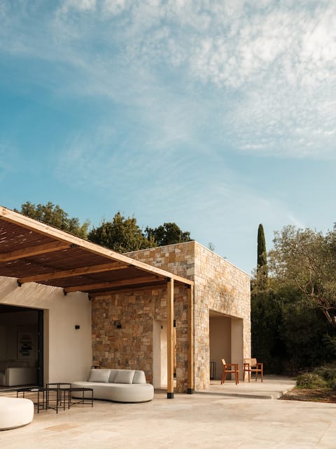 Stunning SeaView Luxury 6 Bdrm