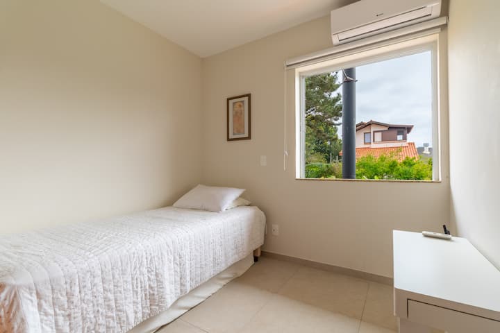 Room 3 - Single / air conditioning