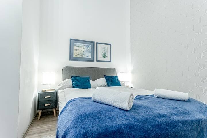 Superbly Central 9Room Complex Ideal for 25 People