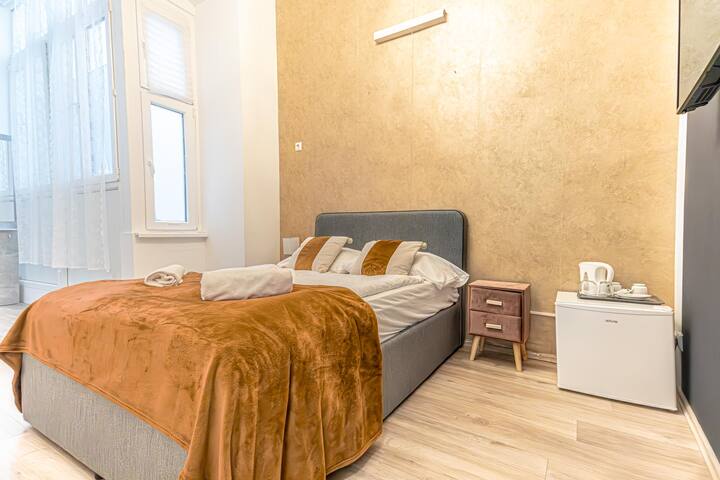 Superbly Central 9Room Complex Ideal for 25 People gallery image 5