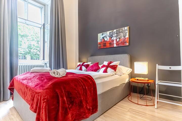 Superbly Central 9Room Complex Ideal for 25 People gallery image 4