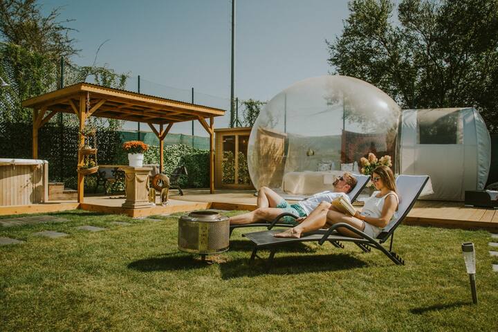 Bubble tent airbnb hotsell