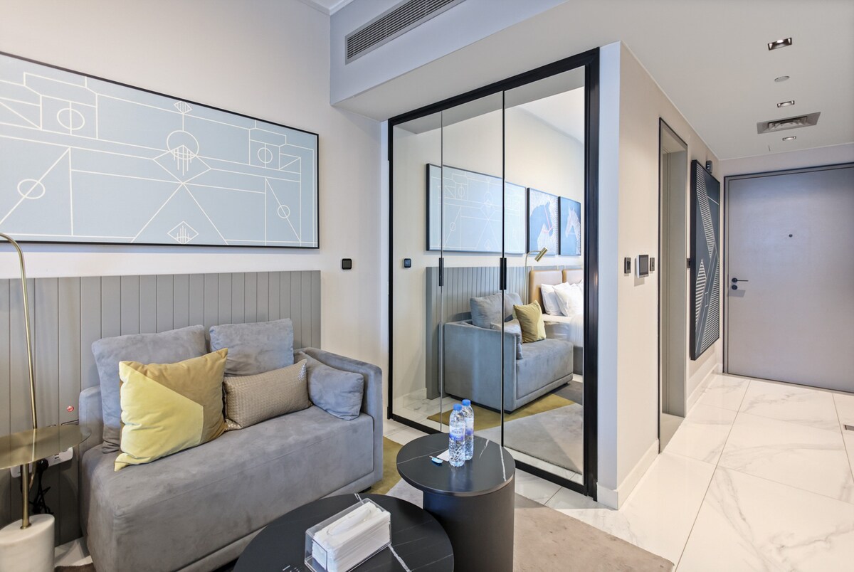 Successful Airbnb property: Modern Studio w/Large Balcony & Downtown City View in Business Bay