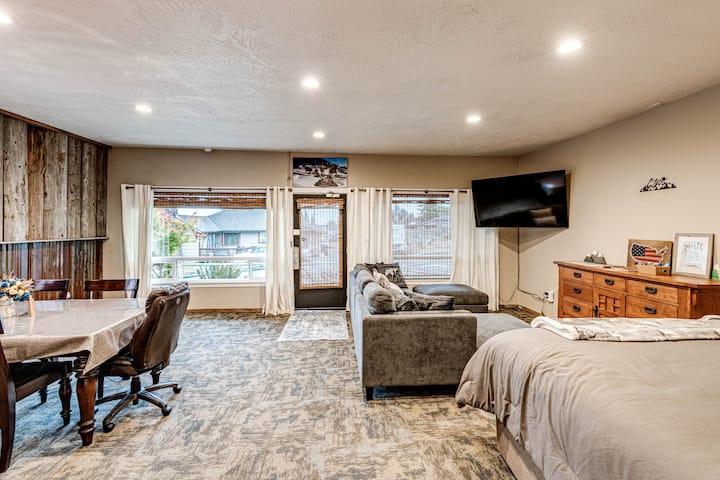 Rustic Apt In Central Location - Port Angeles, WA