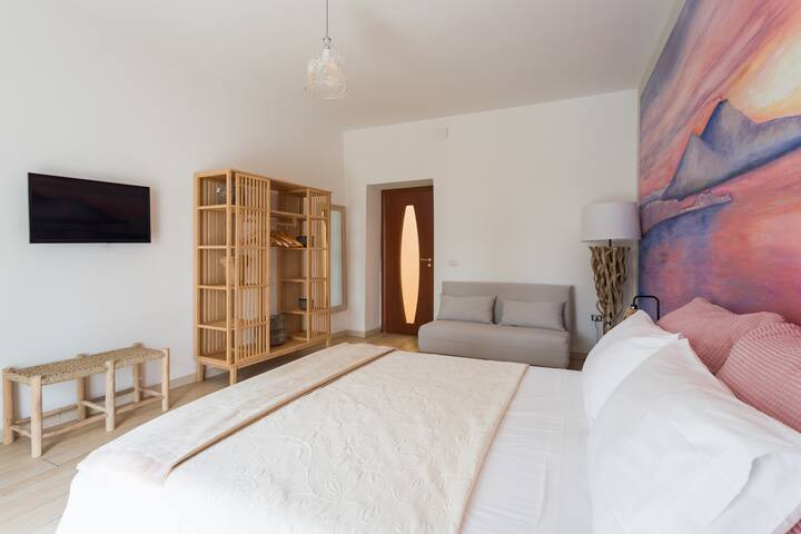 I Colori del Golfo Home in Naples’ Historic Center gallery image 5