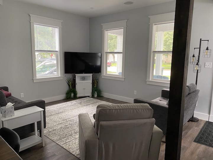 Hot Tub, Beautiful Outdoor Space, All New - Kearney, NE