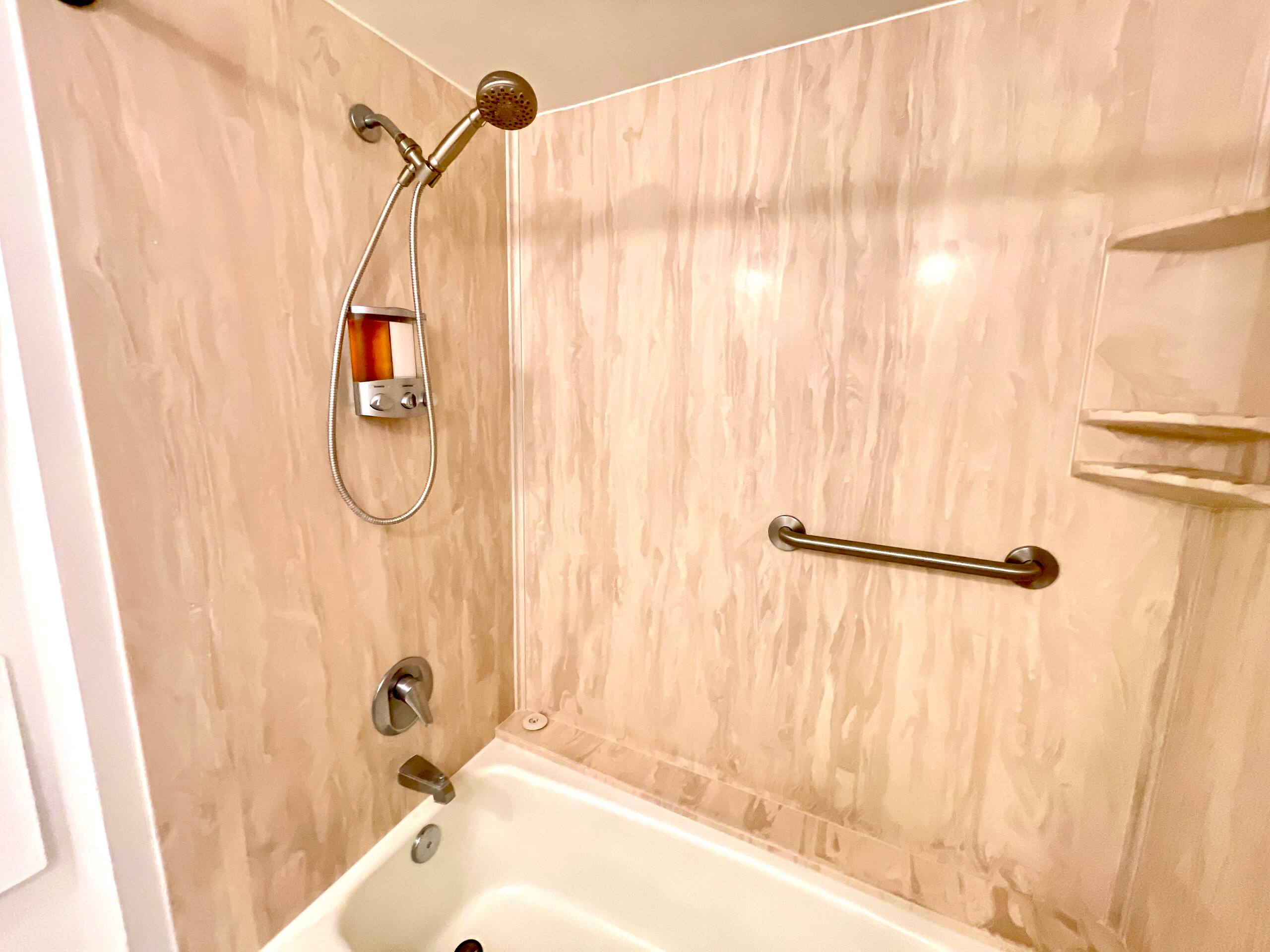 Condo in Honolulu · ★4.63 · Studio · 1 bed · 1 private bath - Image 13