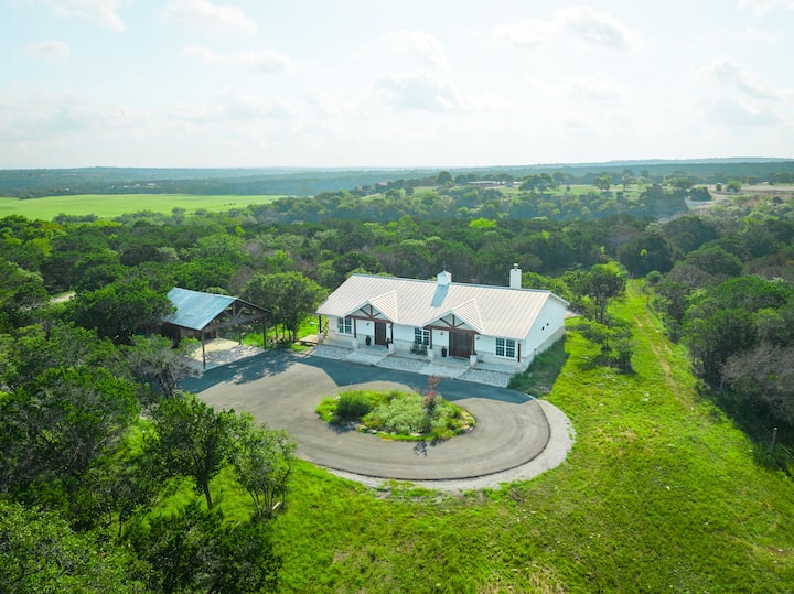 Modern farmhouse at the Desperado Ranch Houses for Rent in Boerne
