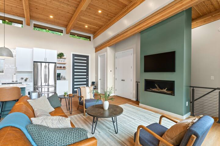 Mtn View, 3 miles to DT AVL, King Beds, Fire Pit gallery image 3