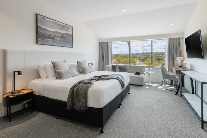 Interconnecting Studios; 2 Private Spaces Combined - Canberra