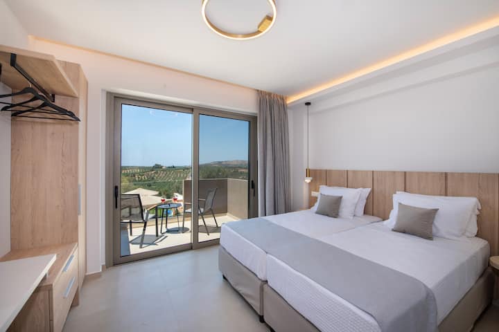 La première chambre de la Villa est située au rez-de-chaussée avec deux lits simples qui peuvent être joints pour former un lit king size.