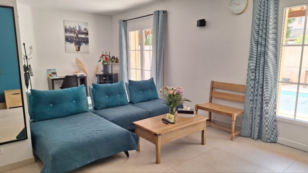 Airbnb performant: Air-conditioned house, private pool and wood-burning stove à Marseille