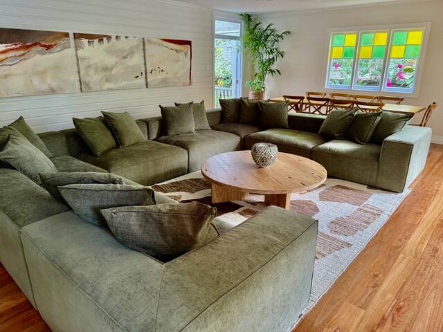 The Massinger . Tropical Family Escape gallery image 4