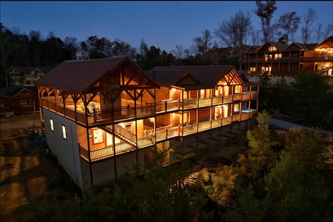 Popular Airbnb listing: Indoor Pool Lodge, Sleeps 22! Arcade /2 Hot Tubs in Gatlinburg