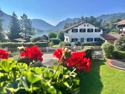 Holiday house "Seeblick" right on Lake Schliersee