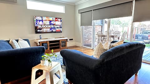 Successful Airbnb property: Charming Cottage on Carnac| Your Fremantle Stay in Fremantle