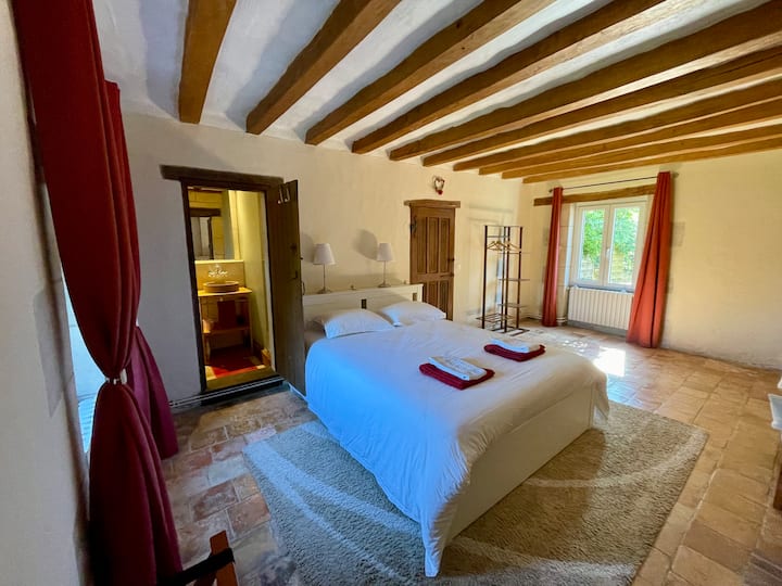 La Grande Chambre du Rez de Chaussée et son lit Queen size 160x200
