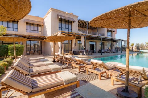 Marrakech Luxury Villa: Heated Pool & Private Spa