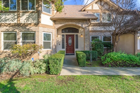 Enchanting Spacious Home in Clovis/Fresno