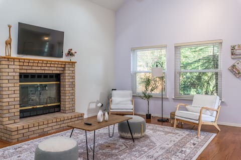 Spacious 5BR Clovis Home – Near Old Town & Parks