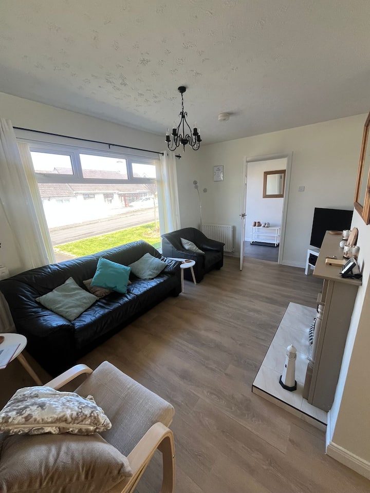 Cosy Cottage Close To Beach With Large  Garden - Portballintrae