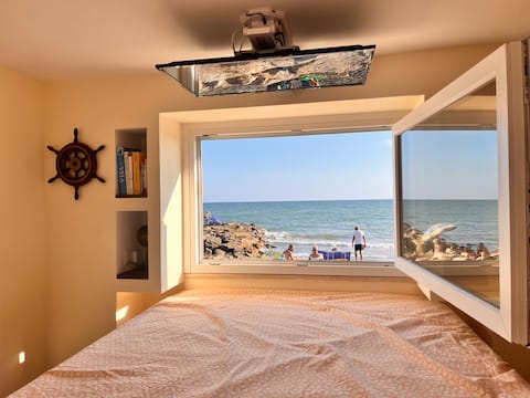 The little house by the sea