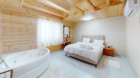 Beit HaZoreah - a rural accommodation complex with 4 cabins and a heated pool