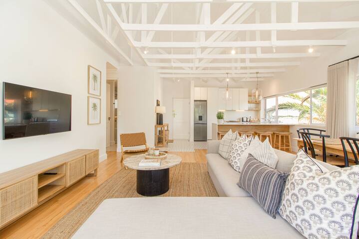 Luxe Treetop Apt. near promenade gallery image 2