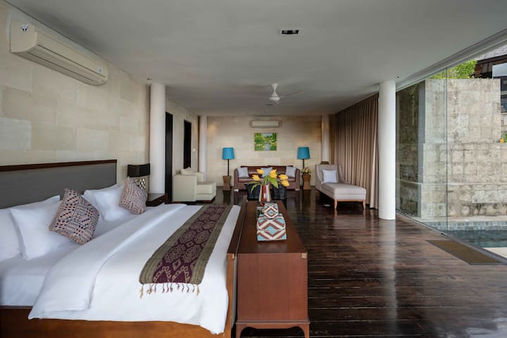 The sound of the waves crashing against the shore enhances the serene atmosphere, while the panoramic vista of the coastline creates a peaceful, luxurious retreat.