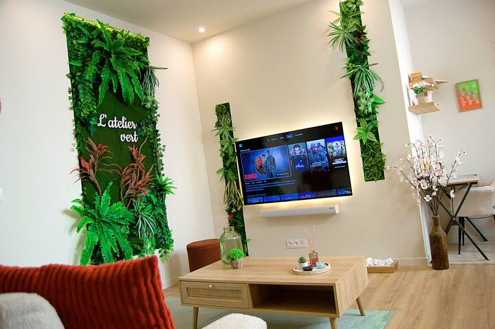 A cozy lounge area equipped with a 55'' TV with Bluetooth soundbar for an immersive cinema experience. Enjoy Netflix, Disney+ and Molotov TV, or connect your device via Bluetooth to listen to your favourite music with ease.