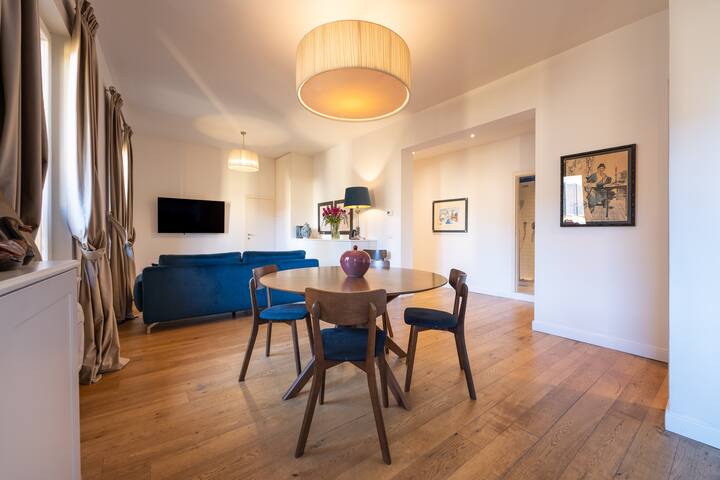 Luxury Modern and Stylish Apartment gallery image 4