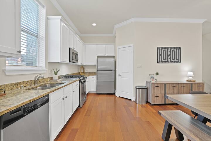 Spacious 3BR Townhome in the heart of Dallas gallery image 5