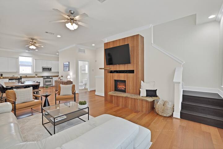 Spacious 3BR Townhome in the heart of Dallas gallery image 4