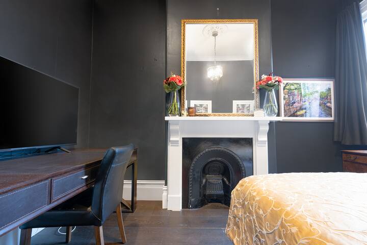 European Tri-Level with Private Rooftop Terrace gallery image 2